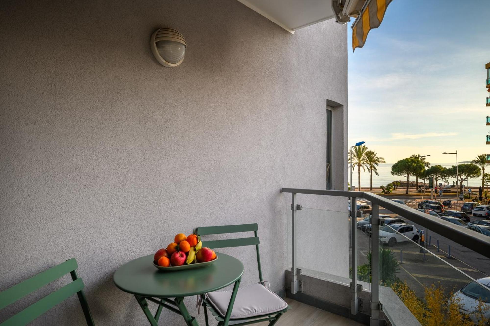 Appartement Bord De Mer « La Petite Ma-Line » Cagnes-sur-Mer Eksteriør billede
